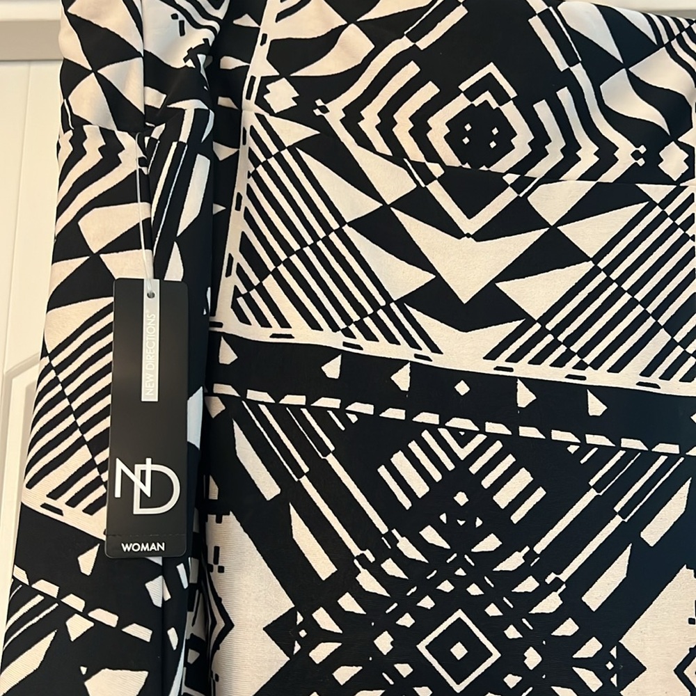 Brand New Geometric Black and Blue Women's Skirt - Picture 2 of 3